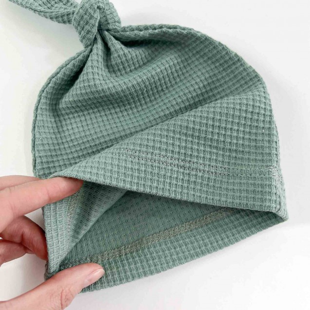 Комплект из трех предметов кофточка штаны шапочка Simple