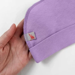 Шапочка із зовнішнім швом для новонародженої дівчинки Lavender